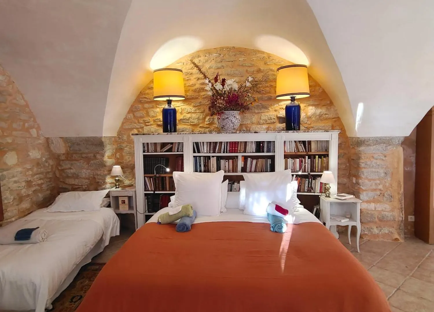 Rue Du Chateau A Cabrieres D'Avignon Bed & Breakfast France